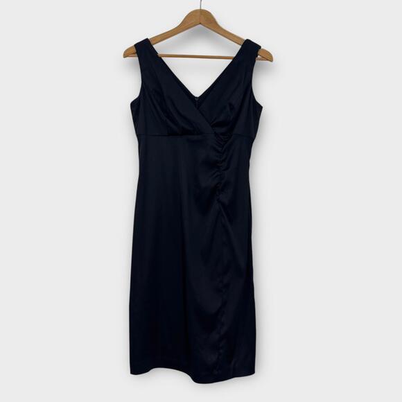 Donna Ricco Dresses & Skirts - Donna Ricco New York Women’s Size 8 Black Satin V Neck Ruched Front Sheath Dress